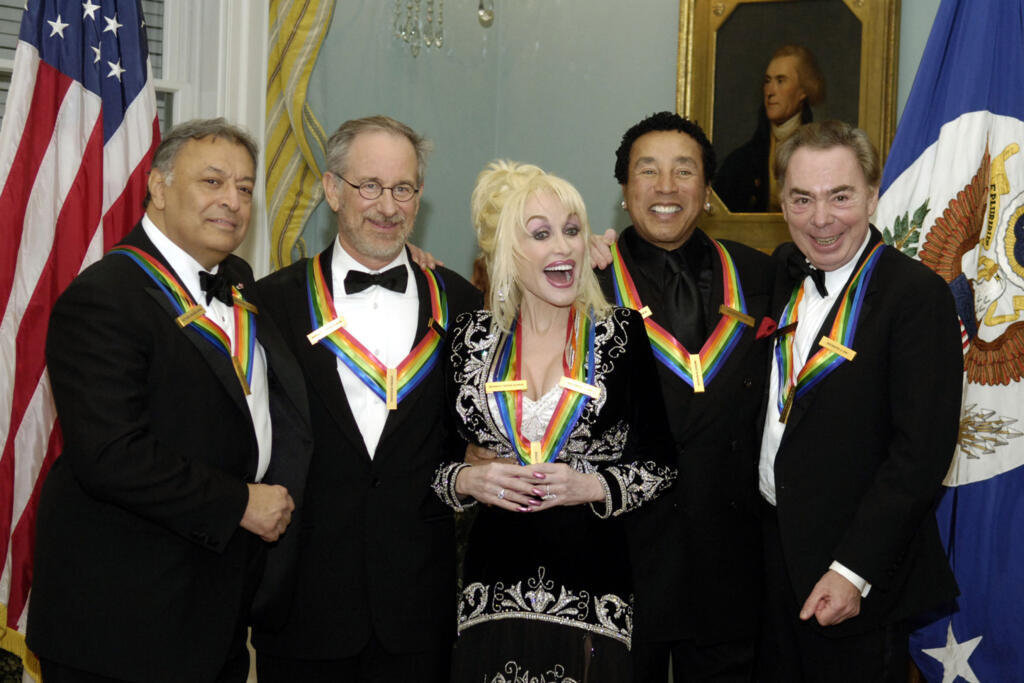 Dolly Parton (C) earned a Kennedy Center Honor in 2006 alongside (L-R) conductor Zubin Mehta, filmmaker Steven Spielberg, Motown legend Smokey Robinson and musical theater composer Andrew Lloyd Webber